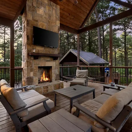Salty Dog Lodge Playground, Fire Pit & Hot Tub